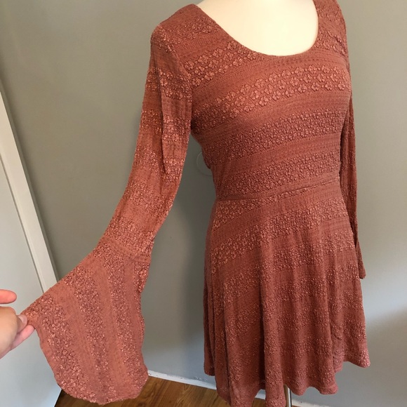 Francesca's Collections Dresses & Skirts - Alya (Francesca’s) dress w/ bell sleeves sz L